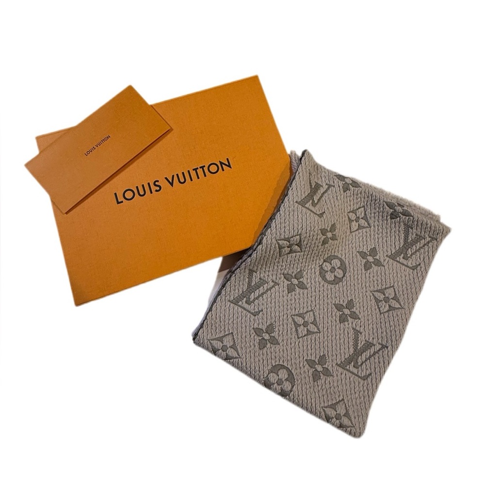 Louis Vuitton Wool/Silk Logomania Big Logo Thick Knit Gray Scarf